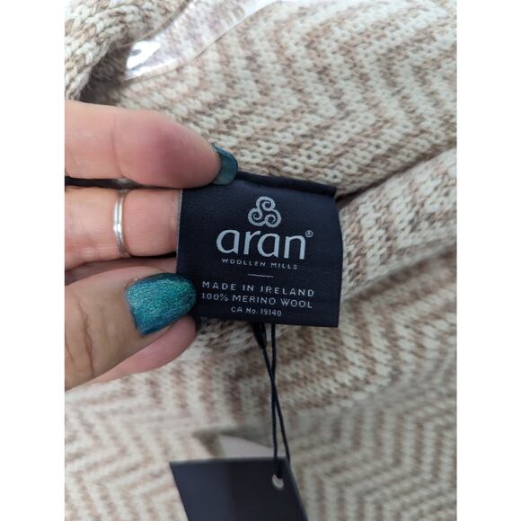 Aran Woollen Mills Heritage Herringbone Wool Poncho Cape Made in Ireland NWT OS - Picture 6 of 10